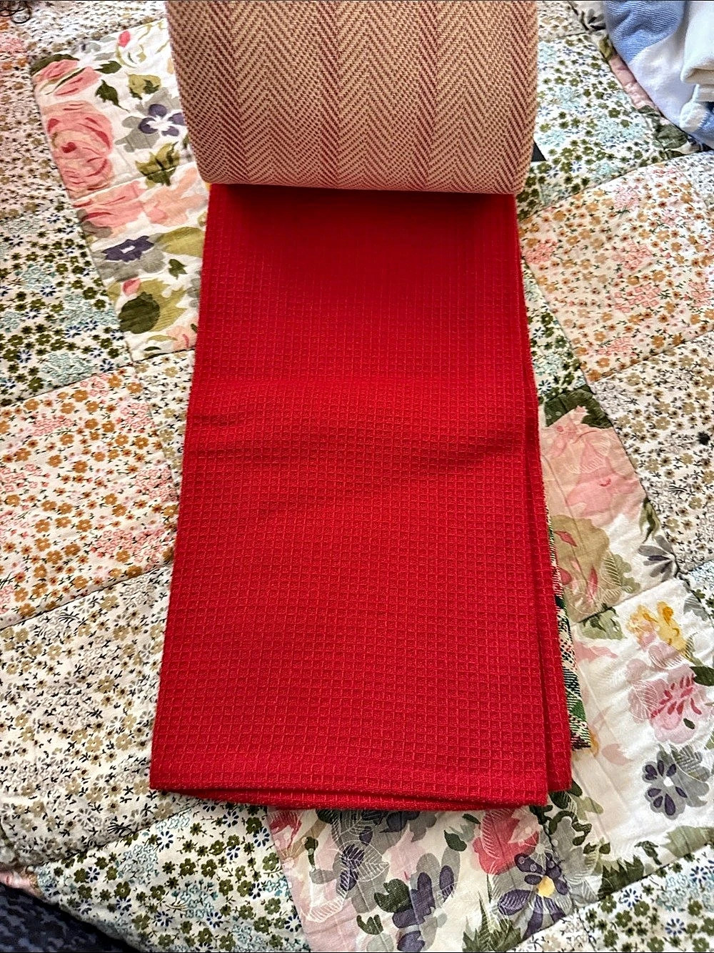 Rachel Zoe Christmas Gnome Kitchen Towel Set of 3 Towels Set of 3 Red & Green - Picture 3 of 4